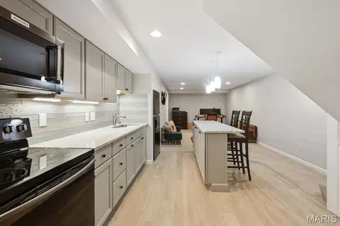 Kitchen - 20 Greystoke Ct, Ballwin, MO 63021 photo 7 of 7
