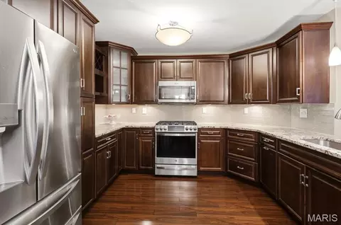 Kitchen - 20 Greystoke Ct, Ballwin, MO 63021 photo 2 of 7