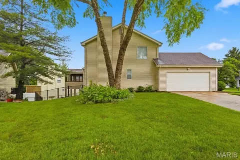 Exterior - 20 Greystoke Ct, Ballwin, MO 63021 photo 2 of 9