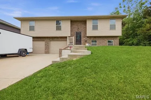 105 Mars St, Holts Summit, MO 65043