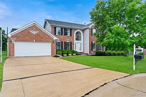 216 Country Hollow Ct, Saint Charles, MO 63304