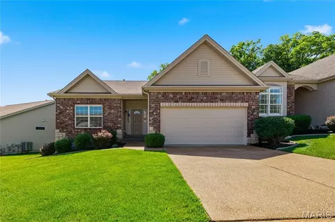 1236 Emerald Gardens Dr, Saint Peters, MO 63376