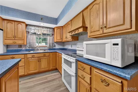 Kitchen - 908 Devonshire Ln, Saint Charles, MO 63301 photo 5 of 5