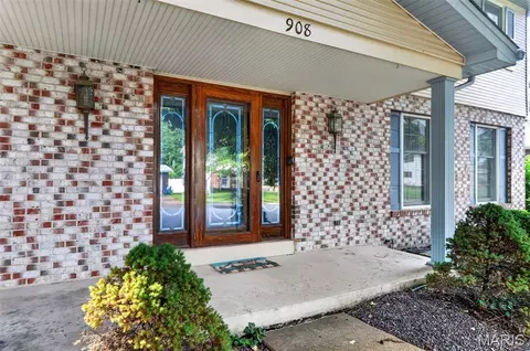 Exterior - 908 Devonshire Ln, Saint Charles, MO 63301 photo 3 of 9