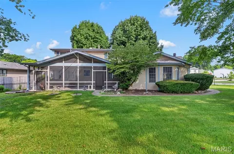Exterior - 908 Devonshire Ln, Saint Charles, MO 63301 photo 6 of 9