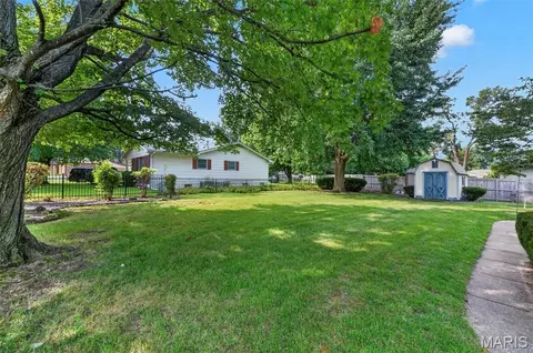 Exterior - 908 Devonshire Ln, Saint Charles, MO 63301 photo 4 of 9