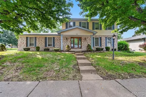908 Devonshire Ln, Saint Charles, MO 63301