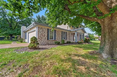 Exterior - 908 Devonshire Ln, Saint Charles, MO 63301 photo 9 of 9