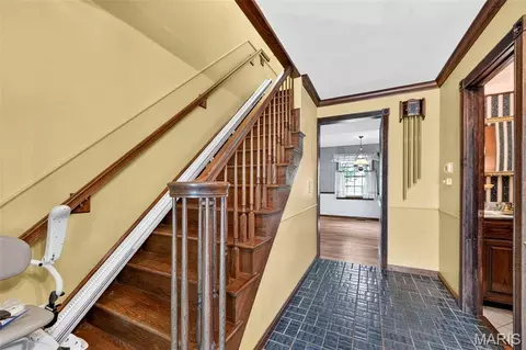 Entry Way - 908 Devonshire Ln, Saint Charles, MO 63301 photo 4 of 5