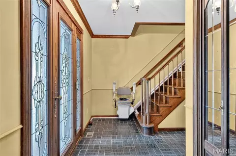 Entry Way - 908 Devonshire Ln, Saint Charles, MO 63301 photo 3 of 5
