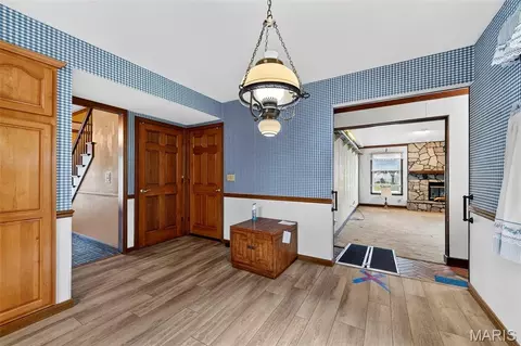 Entry Way - 908 Devonshire Ln, Saint Charles, MO 63301 photo 1 of 5