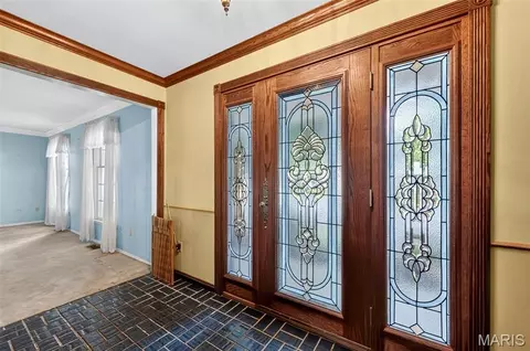 Entry Way - 908 Devonshire Ln, Saint Charles, MO 63301 photo 2 of 5