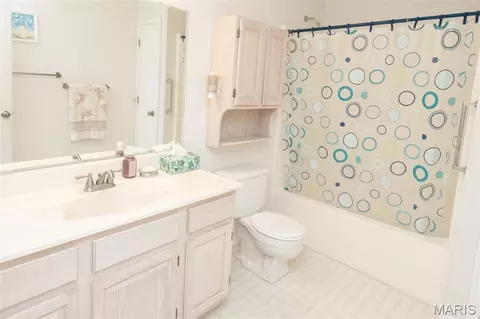 Bath - 1314 E 5th St, Washington, MO 63090 photo 1 of 3
