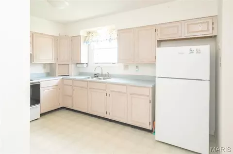 Kitchen - 1314 E 5th St, Washington, MO 63090 photo 4 of 4