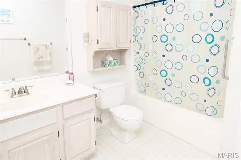 Bath - 1314 E 5th St, Washington, MO 63090 photo 3 of 3