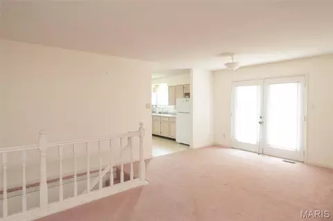 Living - 1314 E 5th St, Washington, MO 63090 photo 3 of 8