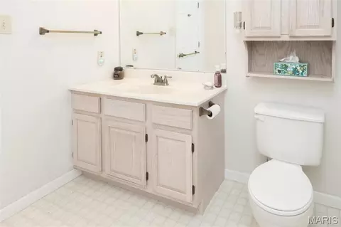 Bath - 1314 E 5th St, Washington, MO 63090 photo 2 of 3