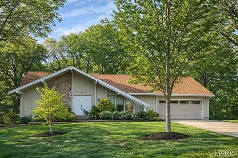 13 Laurel Oaks Ct, Lake Saint Louis, MO 63367