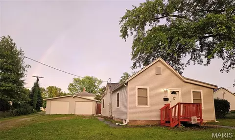 635 S Oak St, Hillsboro, IL 62049