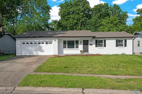 3036 Cherokee Ln, Saint Charles, MO 63301