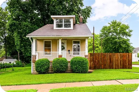 7101 Lindenwood Pl, Saint Louis, MO 63109