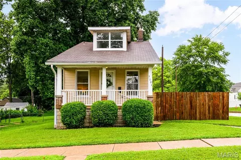 7101 Lindenwood Pl, Saint Louis, MO 63109