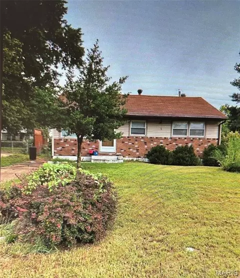 308 Crawford Rd, Saint Louis, MO 63137