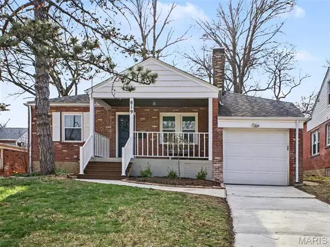 819 Blossom Ln, Rock Hill, MO 63119