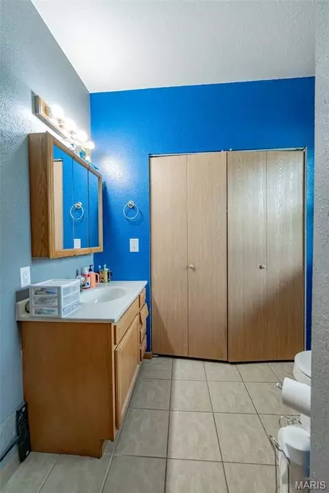 Bath - 508 E 5th St, Belle, MO 65013 photo 2 of 4
