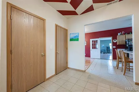 Entry Way - 508 E 5th St, Belle, MO 65013 photo 2 of 4
