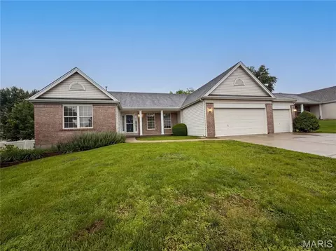 2212 Harborside Dr, Dardenne Prairie, MO 63368
