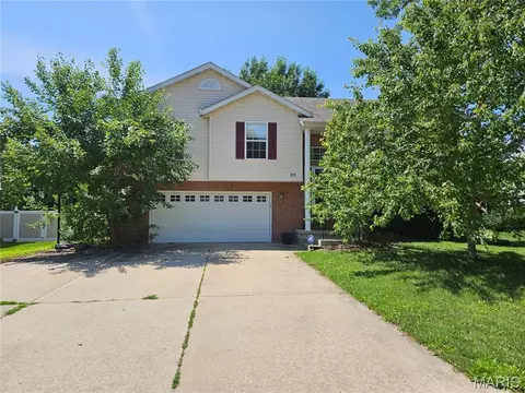 929 Carla Dr, Troy, IL 62294