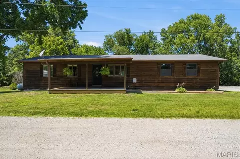 107 Red Deer Ln, O'fallon, MO 63366