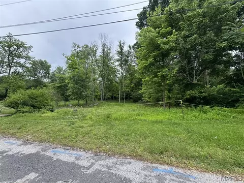 2900 Doddridge Ave, Maryland Heights, MO 63043