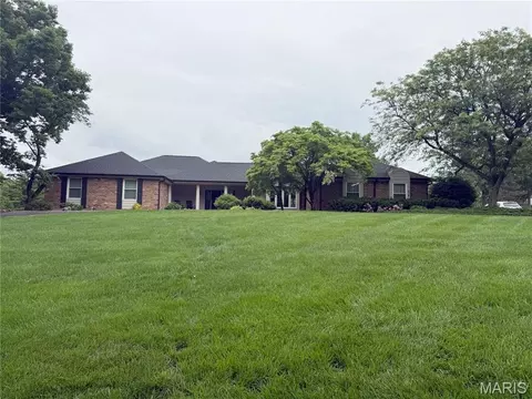 216 Whiting Ln, Clarkson Valley, MO 63005