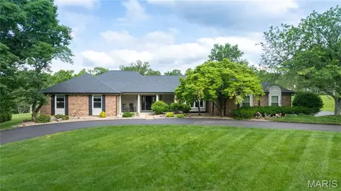 216 Whiting Ln, Clarkson Valley, MO 63005