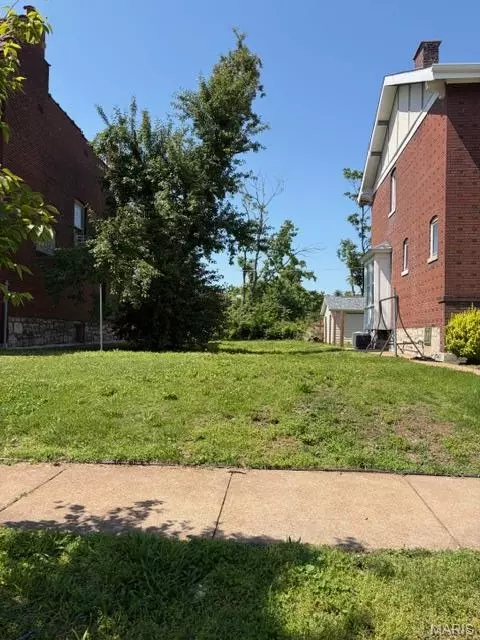 5766 Degiverville, Saint Louis, MO 63112