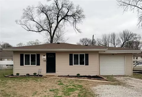315 Pershing Ave, Wood River, IL 62095