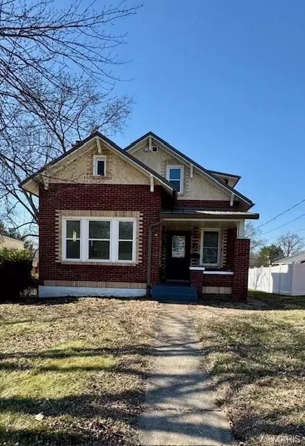 1522 E 5th St, Washington, MO 63090