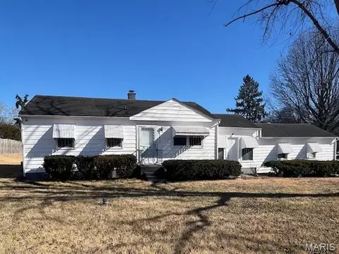 202 Sunshine Dr, Festus, MO 63028