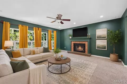 Living - 7 Shetland Ct, O'fallon, MO 63368 photo 4 of 6