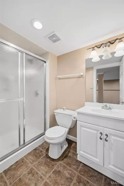 Bath - 7 Shetland Ct, O'fallon, MO 63368 photo 2 of 9
