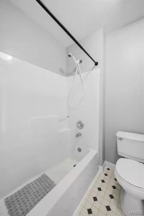 Bath - 7 Shetland Ct, O'fallon, MO 63368 photo 8 of 9
