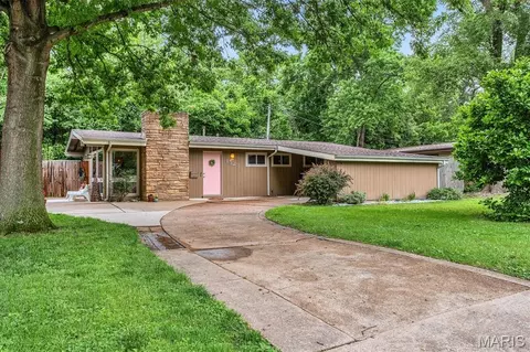 1523 Ridgewood Dr, Crestwood, MO 63126