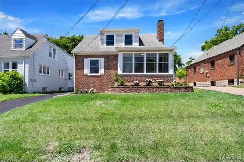 53 S Laclede Station Rd, Saint Louis, MO 63119