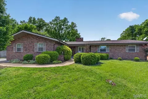63 Lincord Dr, Saint Louis, MO 63128