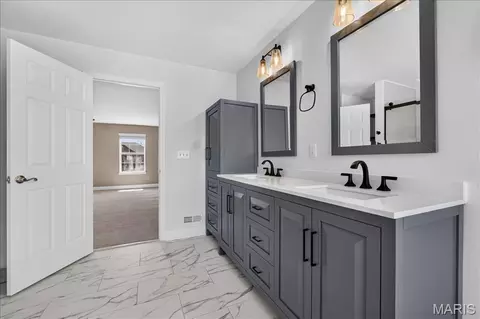 Bath - 42 Scarlet Meadows Ct, O'fallon, MO 63366 photo 4 of 7