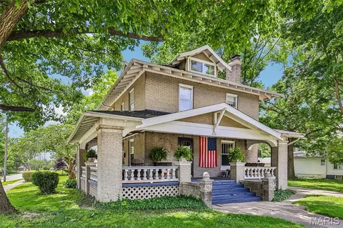 829 E 1st North St, Carlinville, IL 62626