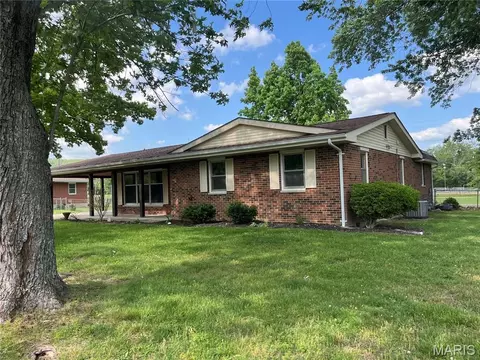 111 Fairlane Dr, Ironton, MO 63650