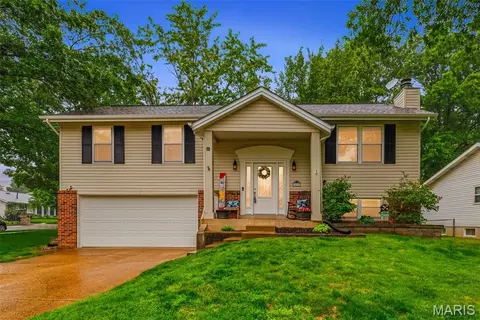 1117 Windyoak Dr, Ballwin, MO 63021